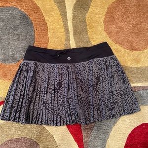 Lululemon Pleat To Street Skirt II Watermark Slate Black Pattern Tennis Skort 6